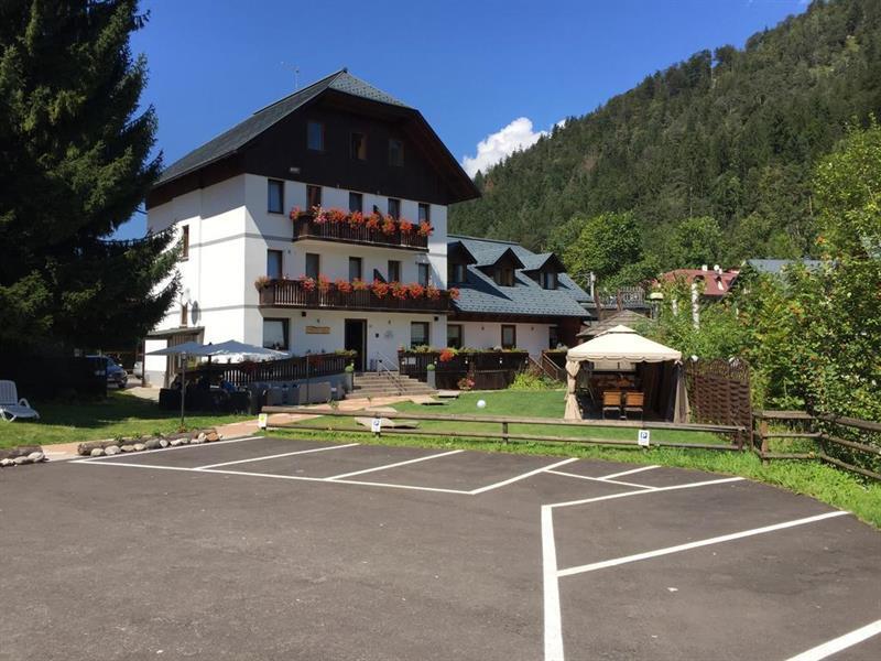 Hotel Tarvisio Four Seasons Екстер'єр фото